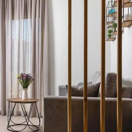 Kipos Suites #1 Near The 根纳迪